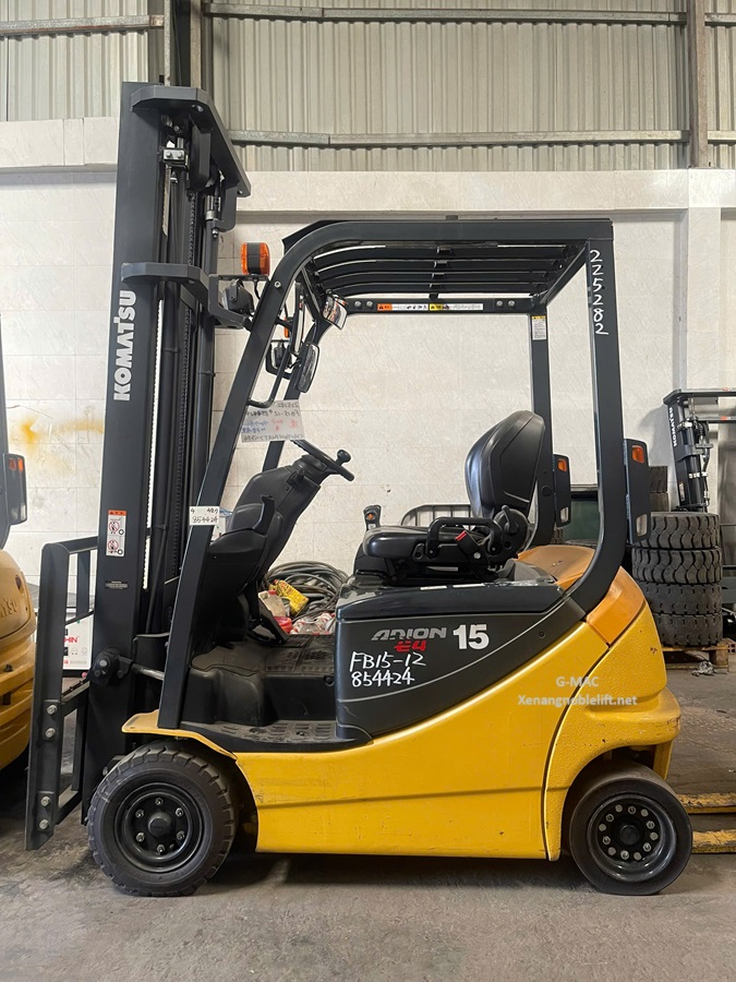 Xe-nâng-Komatsu-ngồi-lái-chạy-điện-cũ.jpg (234 KB)