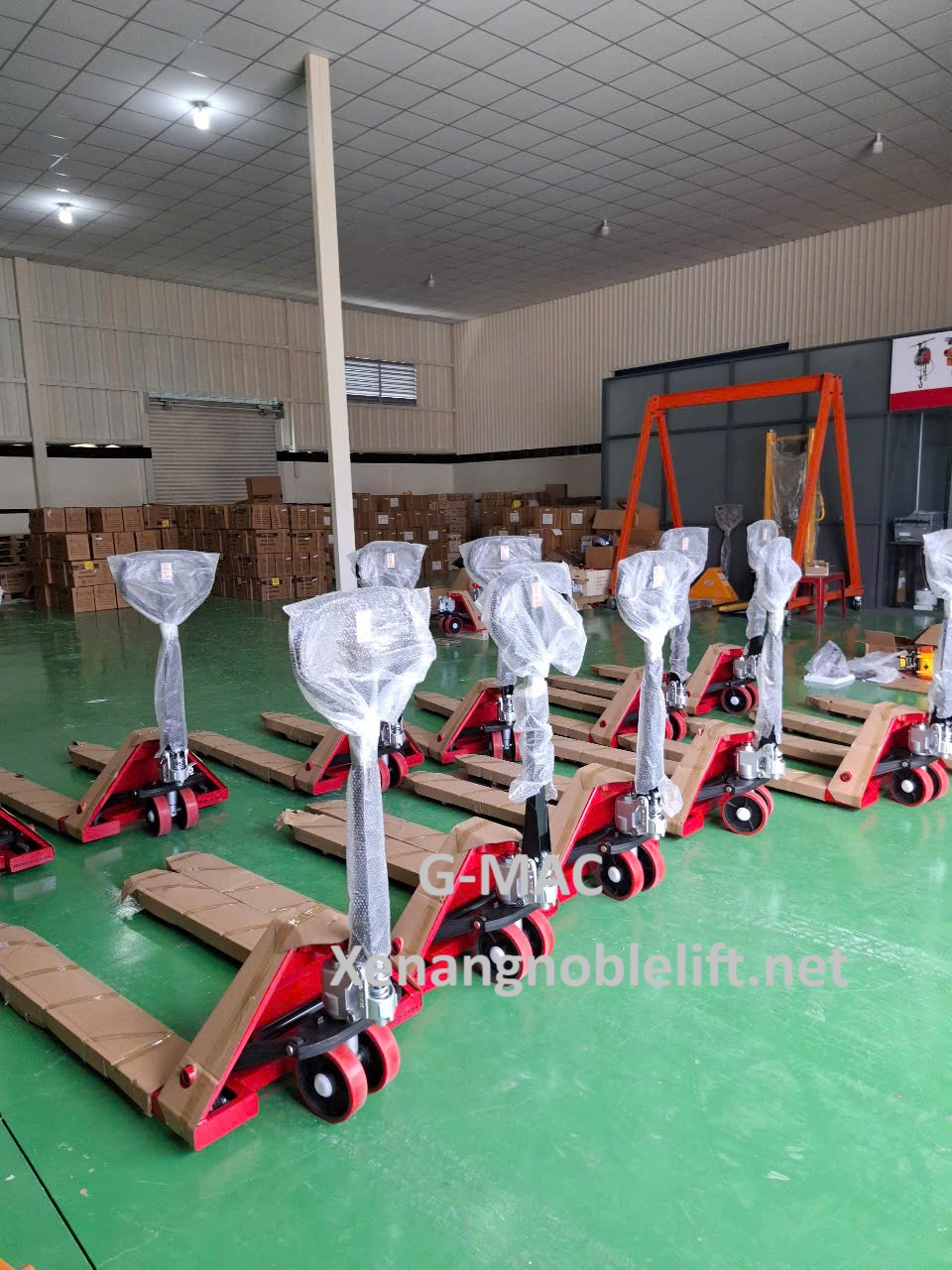 xe-nâng-tay-thấp-thủy-lực-kéo-pallet.jpg (324 KB)
