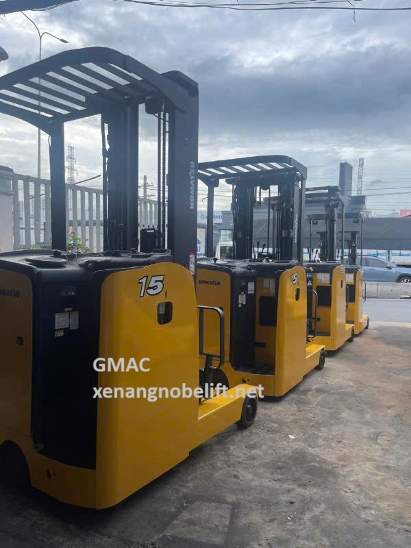xe-nâng-điên-đứng-lái-Komatsu-cũ.jpg (109 KB)