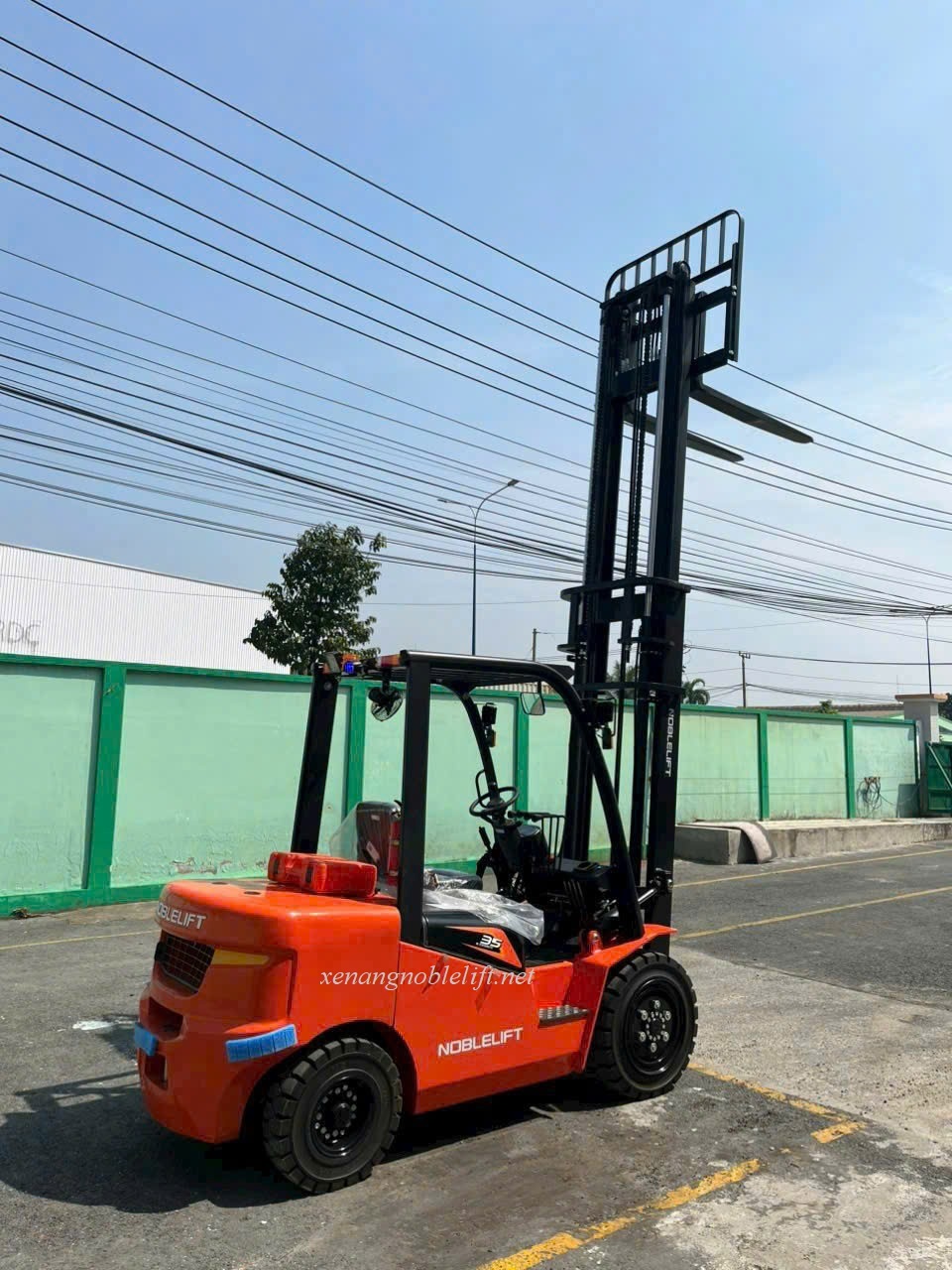 xe-nâng-điện-ngồi-lái-3500kg-trung-quốc.jpg (305 KB)