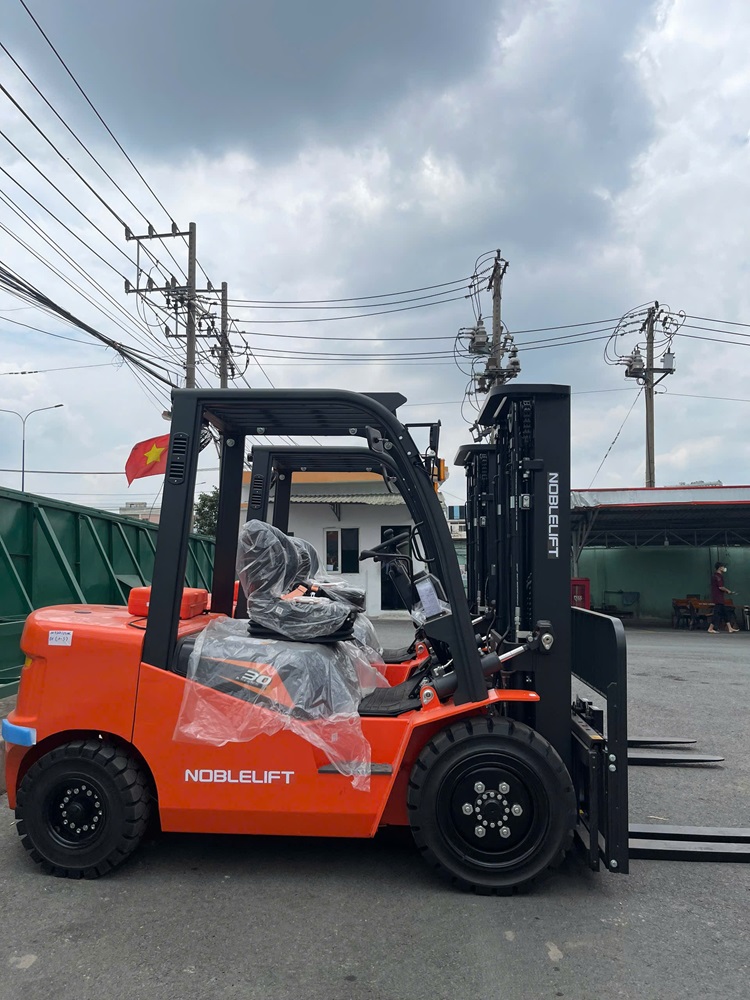Xe chạy điện nâng cao Noblelift pin Lithium