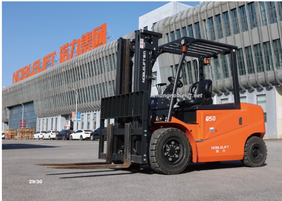 Xe nâng điện 4 bánh pin Lithium