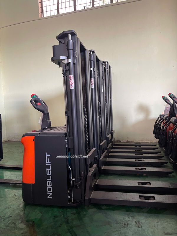 Xe nâng điện cao dùng pin lithium 