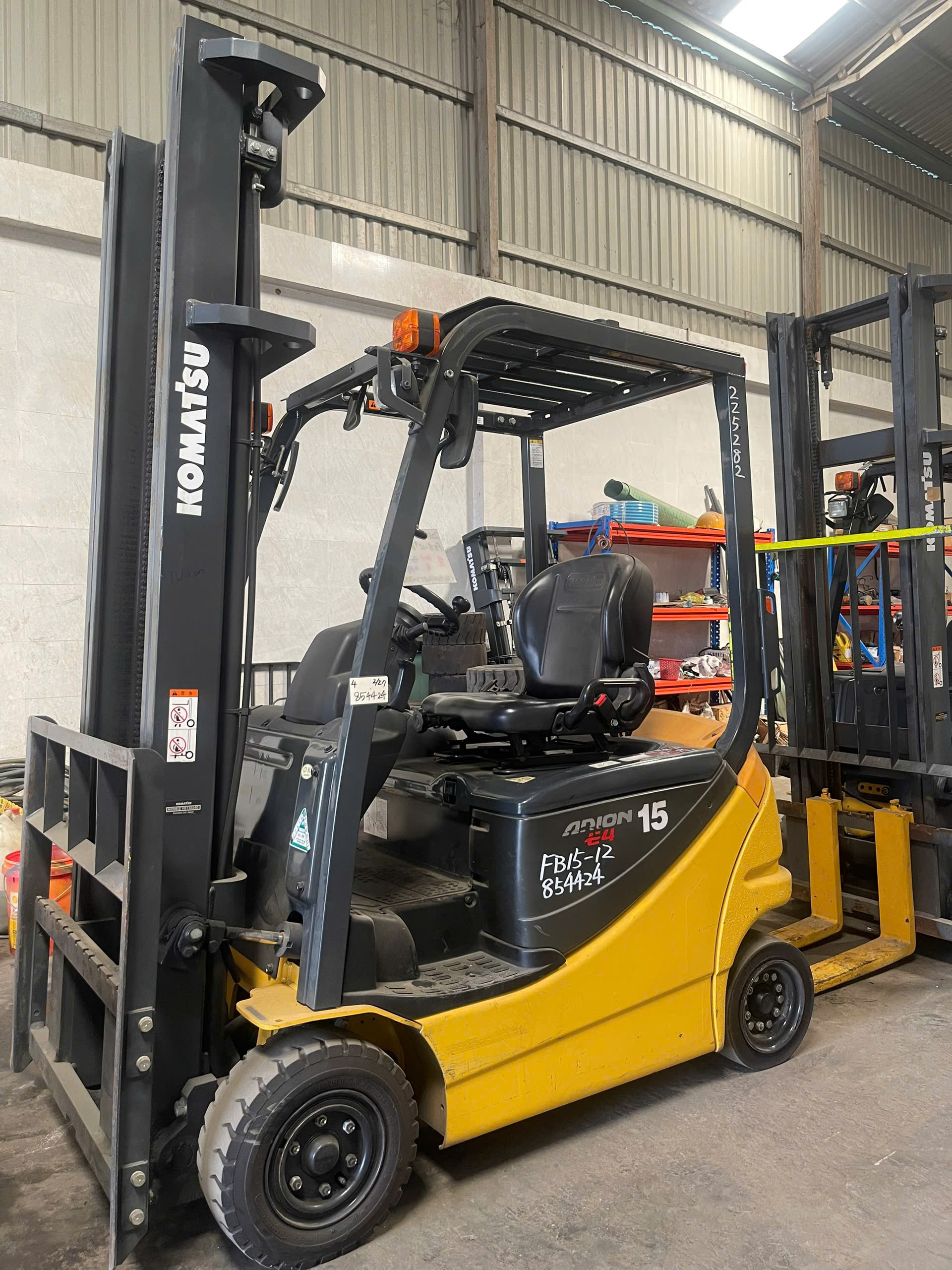 Xe nâng hàng cũ Komatsu 