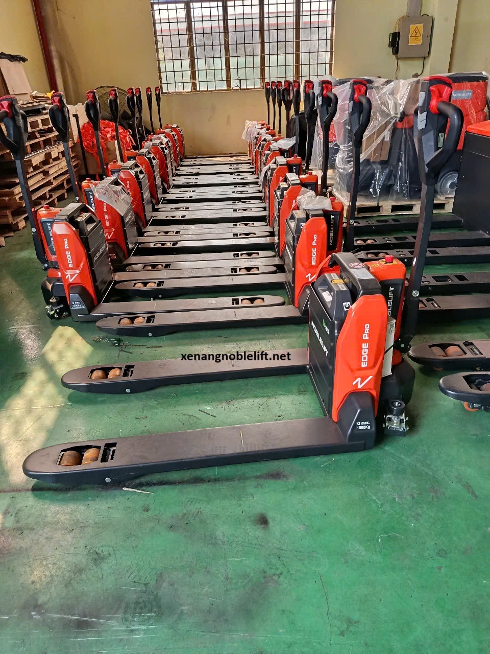 Xe nâng tay chạy điện pin Lithium