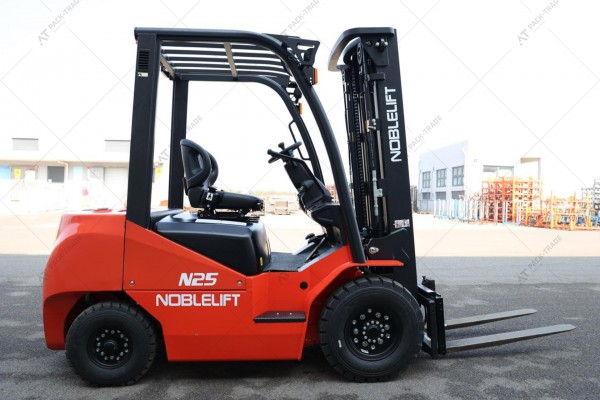 Xe nâng dầu ngồi lái 2500kg Noblelift