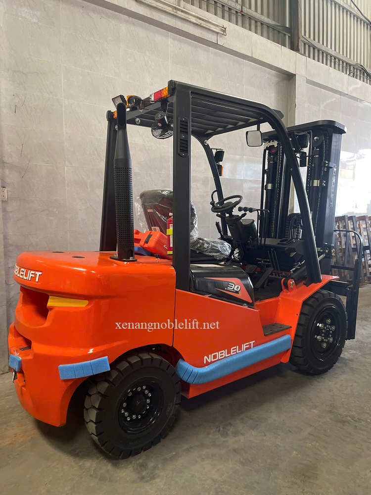 Xe nâng dầu ngồi lái Noblelift 3000kg | 3 tấn