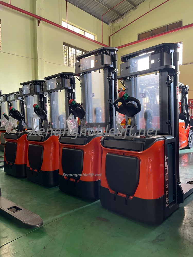 Xe nâng điện cao stacker Noblelift 