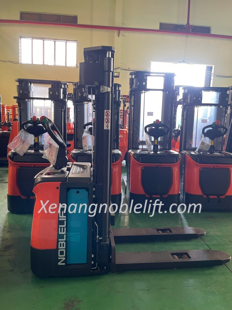Xe nâng điện cao Trung Quốc
