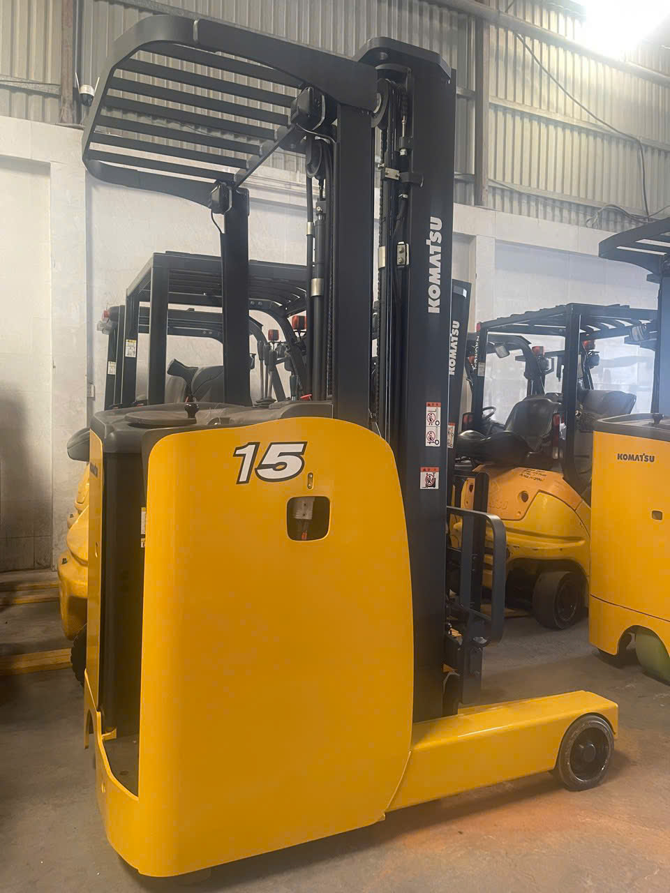 Xe nâng điện đứng lái cũ Nhật Bản