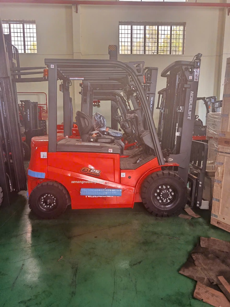Xe nâng điện ngồi lái FE4P25Q 2500kg