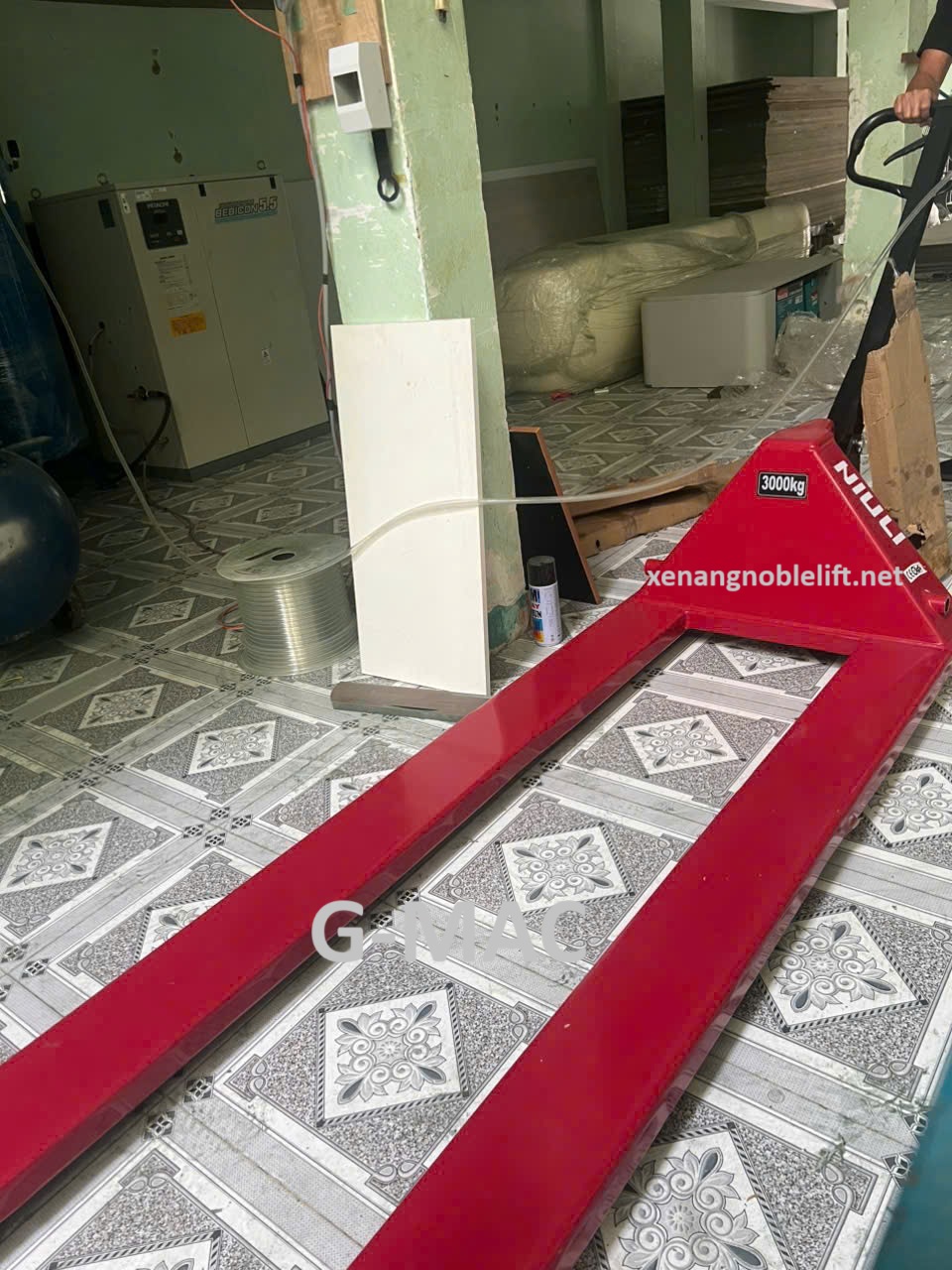 Xe nâng tay thấp siêu dài kéo pallet hàng
